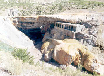 puente_del_inca_01.jpg (119780 bytes)