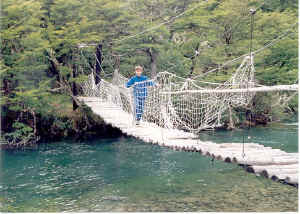 PUENTE RIO VUELTAS.jpg (112976 bytes)